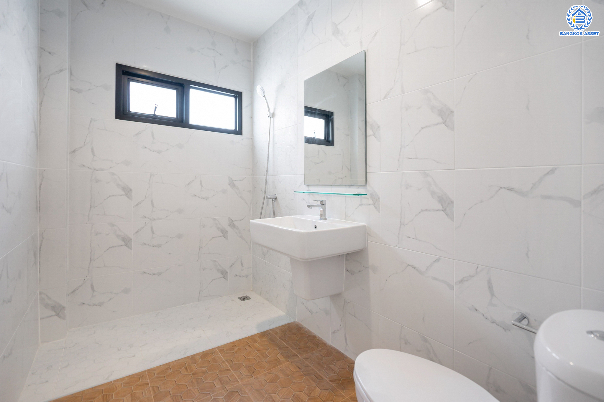 บ้านมือสองตกแต่งใหม่ ม.บ้านสวน5 กลางเมือง พิบูลย์สงคราม บ้านแฝด 3 ชั้น พร้อมอยู่ เนื้อที่ 32.9 ตร.ว. ฟังก์ชัน 4 ห้องนอน 3 ห้องน้ำ จอดรถได้ 2 คัน บนสุดยอดทำเล! เชื่อมถนนพิบูลย์สงคราม, วงศ์สว่าง, นครอินทร์ และติวานนท์ ใกล้จุดขึ้นทางด่วนศรีรัช-วงแหวนรอบนอก และรถไฟฟ้า "สถานีแยกติวานนท์"